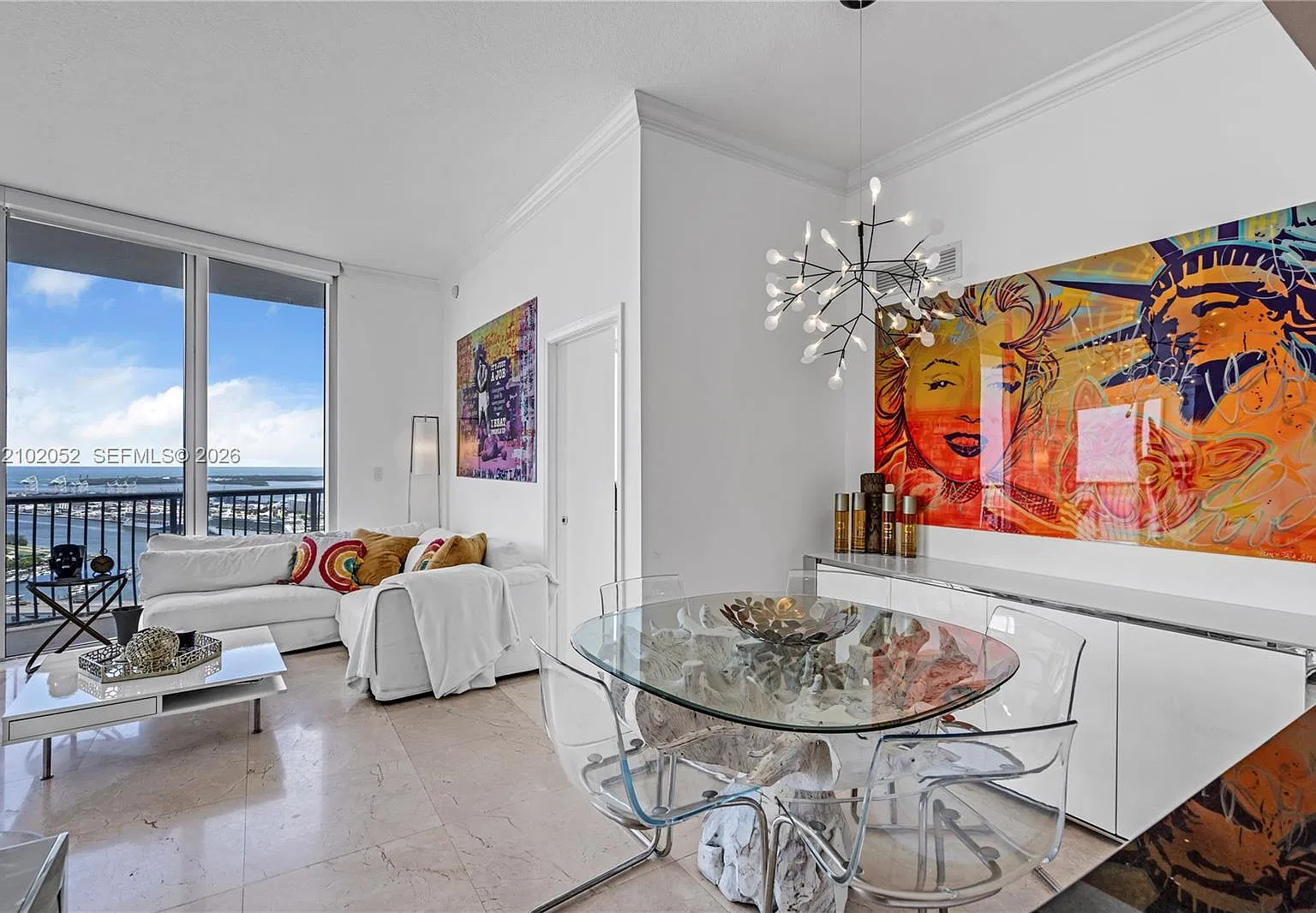 Opera Tower Condo — Photo 3