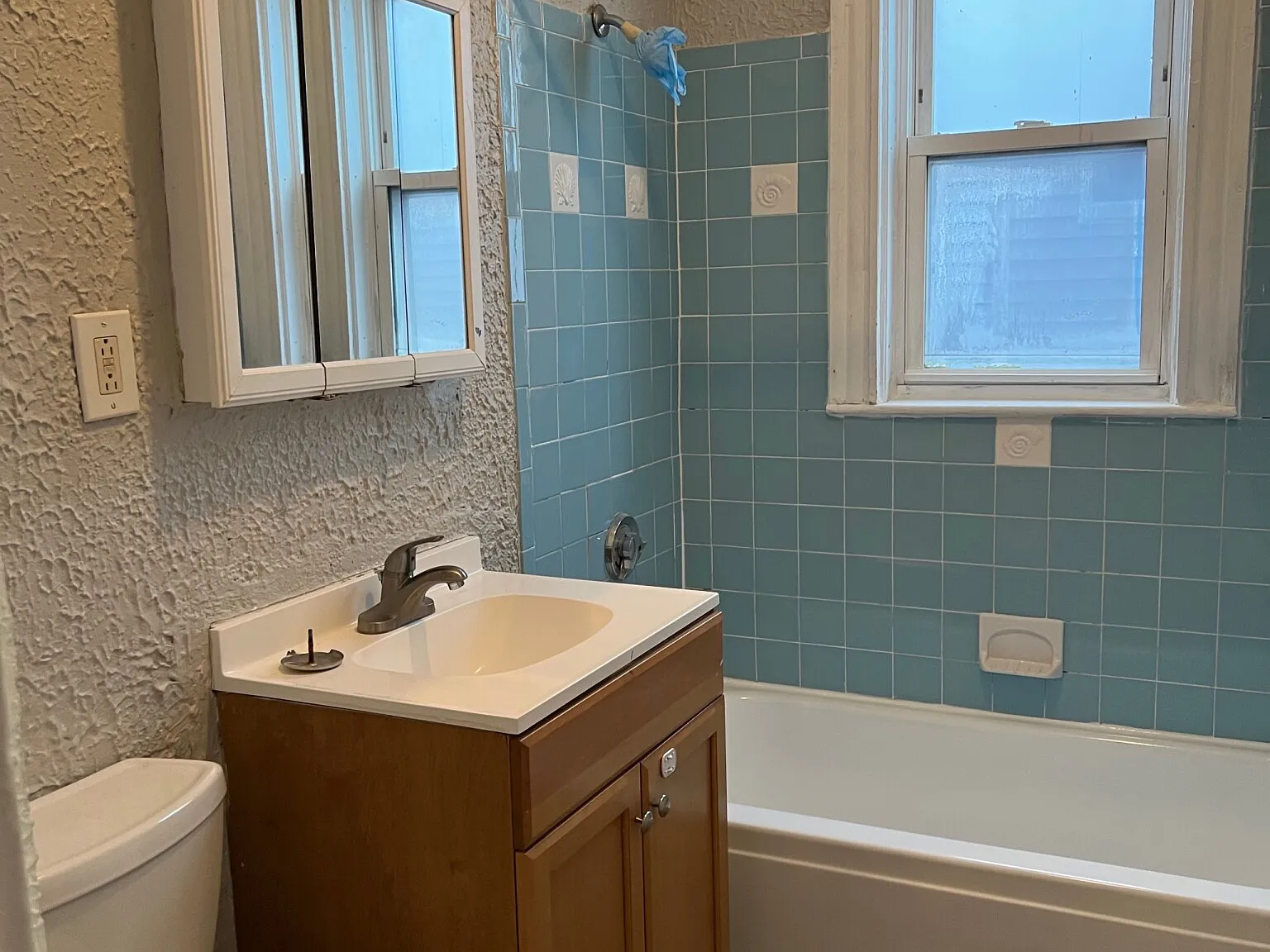 3 bed, 1100 sqft, $2,850 — Photo 4