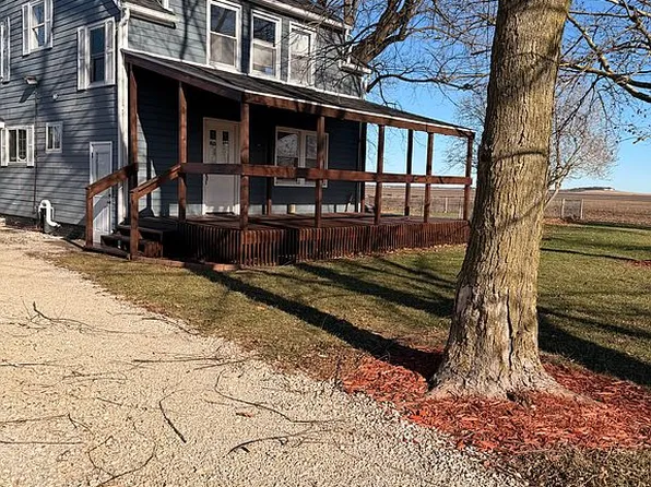 647 E 2100 North Rd, Assumption, IL 62510