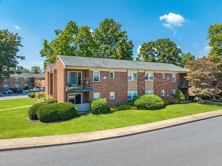 Cloister Gardens — Photo 10