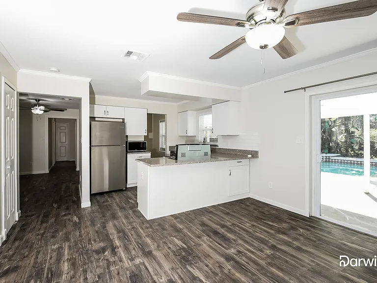 1349 Paradise Ln — Photo 6