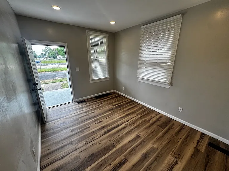 1440 E Division St — Photo 5