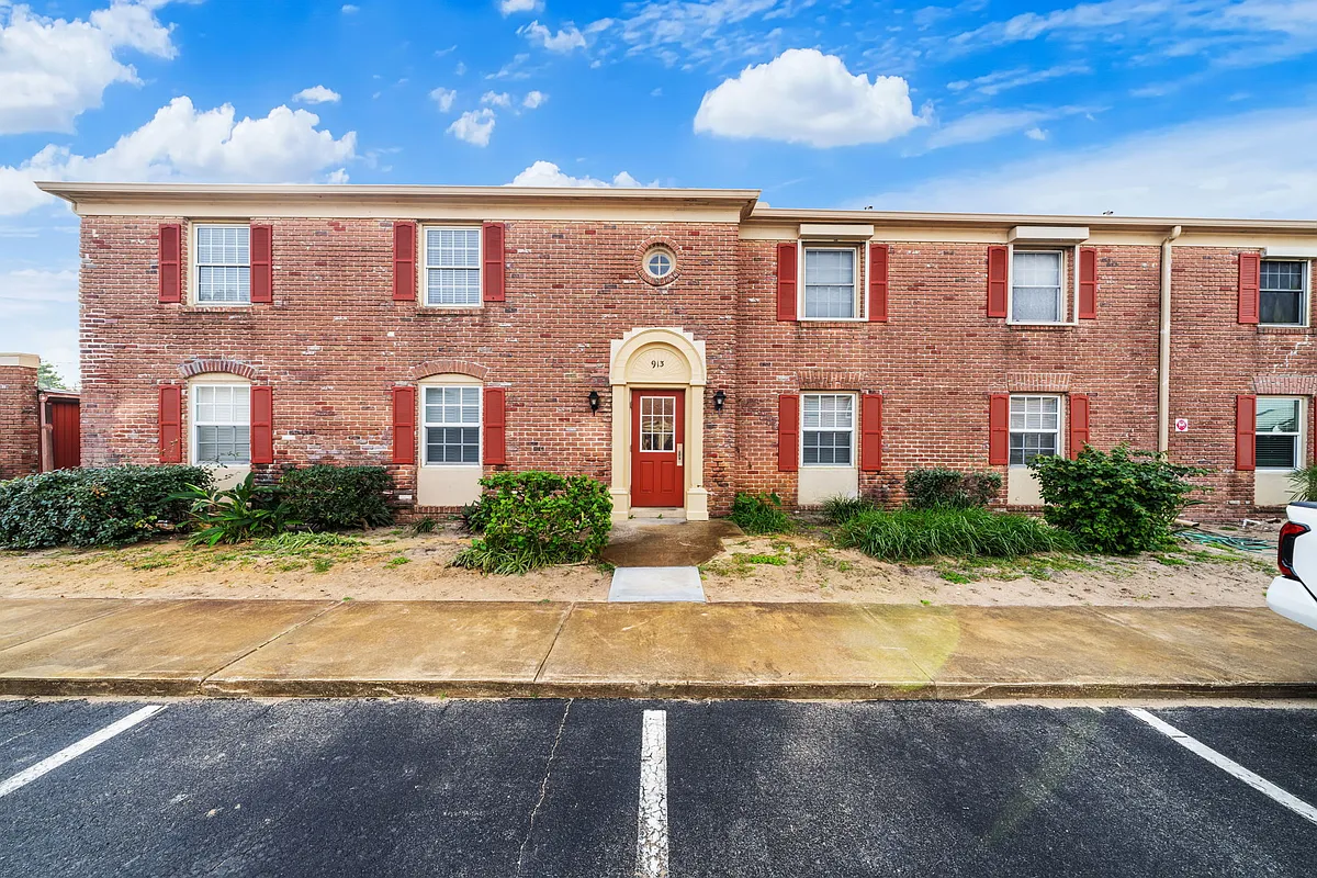 Building Photo - 913 S Colonial Ct