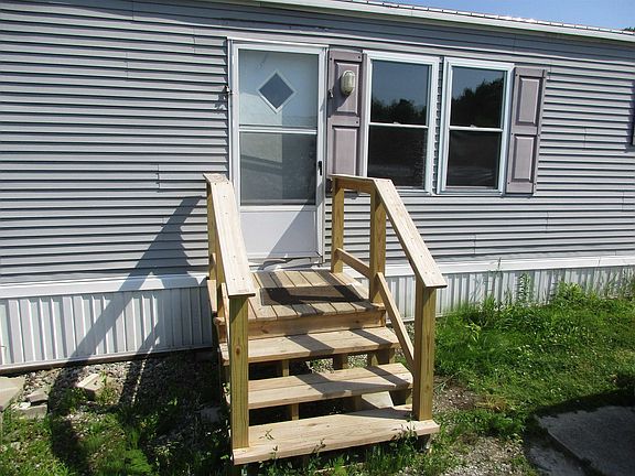3rd image of 533 Hemlock Road