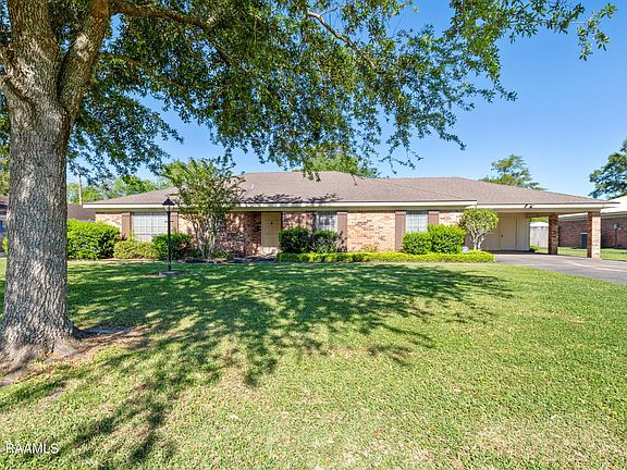 4th image of 208 Estate Dr