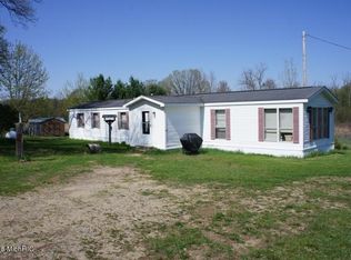 1098 Jonesville Rd, Quincy, MI 49082