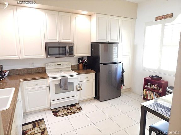 4th image of 19 Harbour Isle Dr E #103