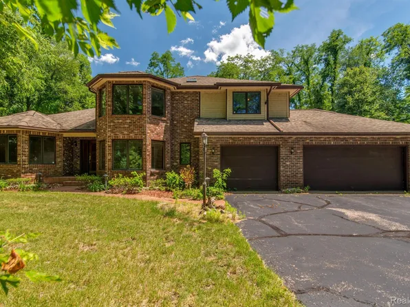 14590 Trillium Dr, Augusta, MI 49012