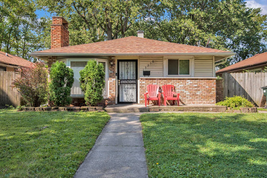 15236 Dante Ave photo 1