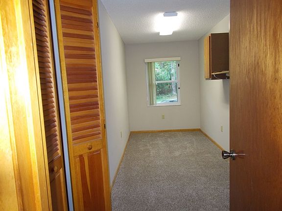 5th image of 42 Boxwood Ln