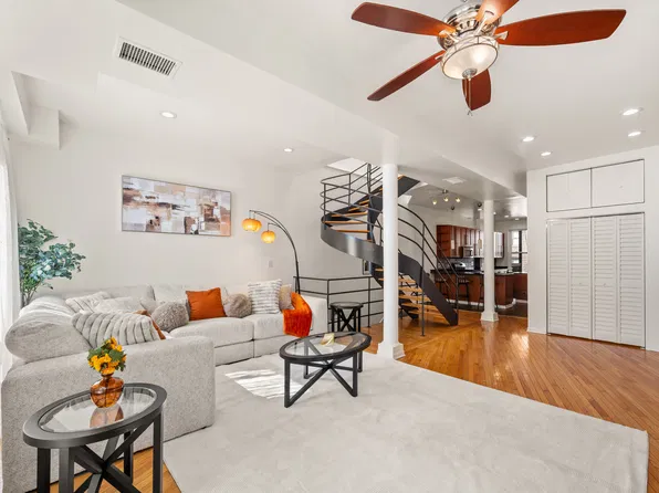 902 W Newport Ave, Chicago, IL