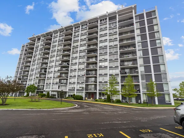 8815 W Golf Rd APT 7A, Niles, IL 60714