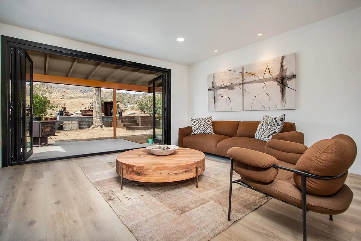 5 bed, 3.5 bath, 2410 sqft, $5,200 — Photo 3