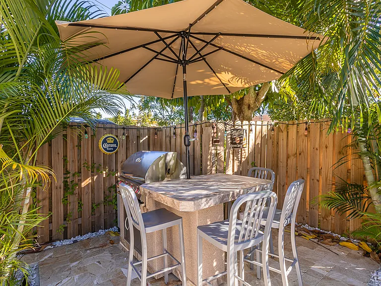 3576 Pandora Ave — Photo 45