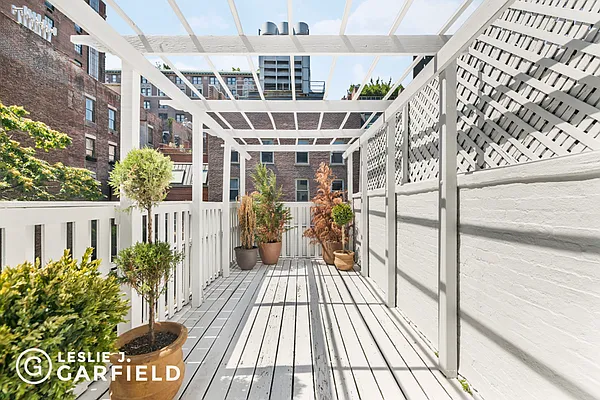 Sold by Leslie J. Garfield | media 9