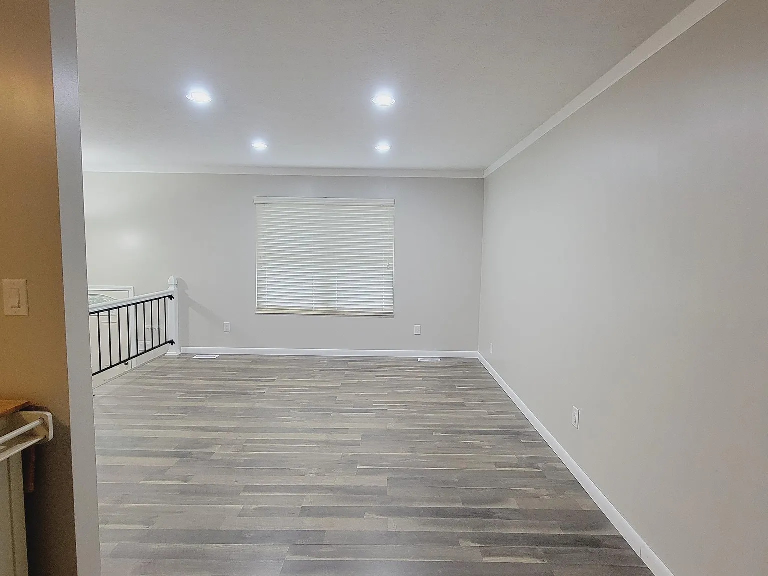 1316 E Woodshire Dr — Photo 2