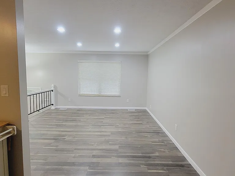 1316 E Woodshire Dr — Photo 2