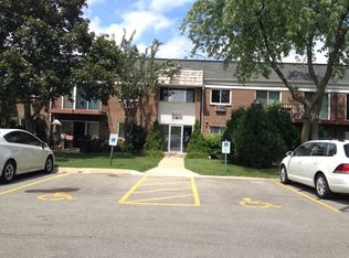 10389 Dearlove Rd #2-105, Glenview, IL 60025