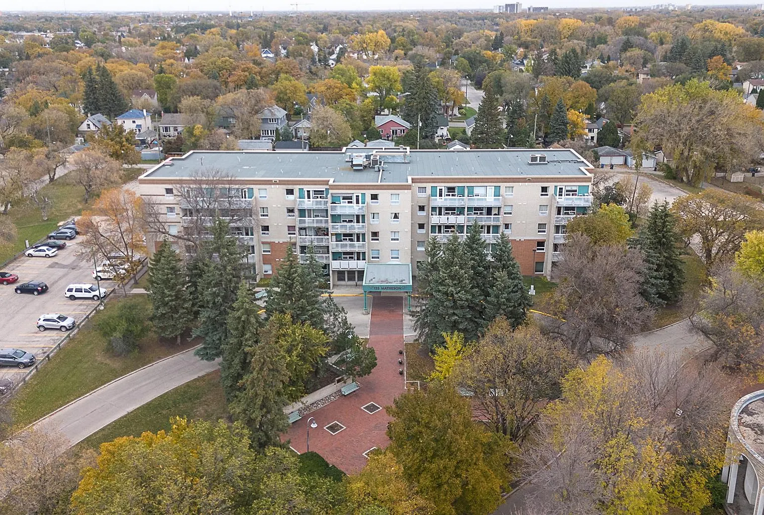 133 Matheson (55+ non-smoking) — Photo 2
