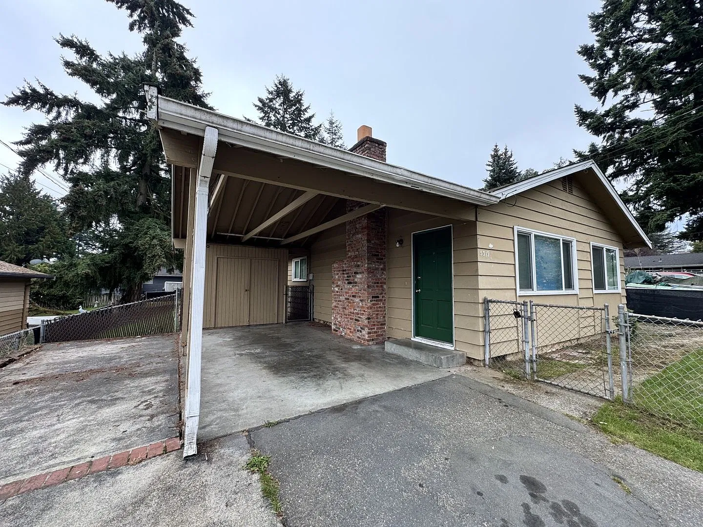 Cozy and quiet 3 bed 1 bath rambler in South Seattle — Photo 1