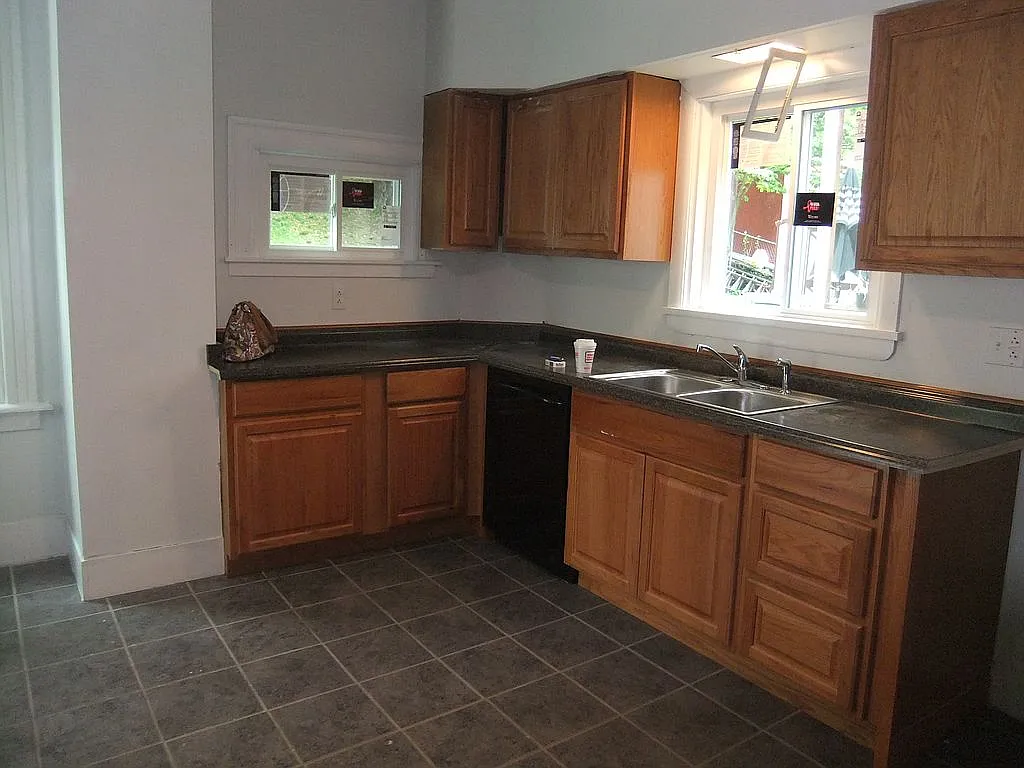 535 13th Ave photo 1