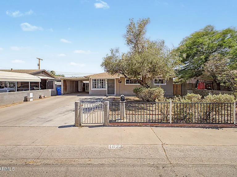 1823 E Sunland Ave — Photo 2