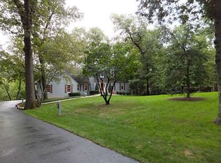 4171 Oak Valley Dr, Cedar Rapids, IA 52411