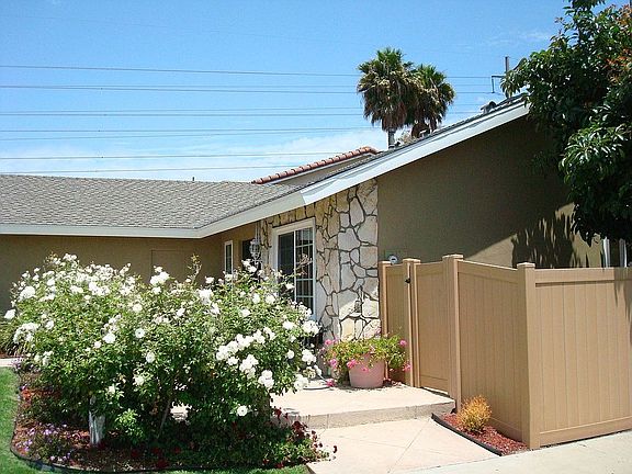 Side view from cul d'sac