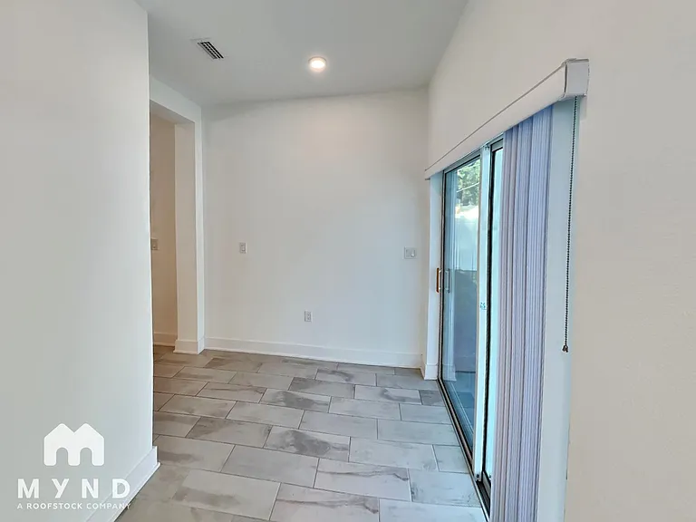1712 E Lambright St N — Photo 9