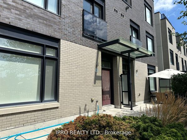 4020 Parkside Village Dr #9, Mississauga, ON L5B 0K2