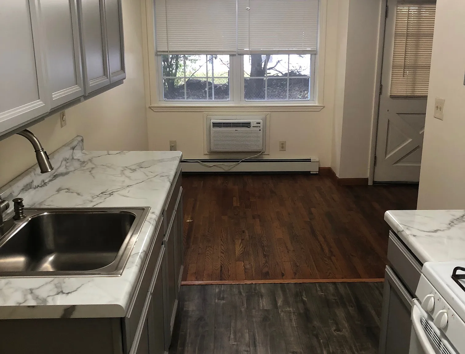 Coloinal Springs Condominiums - 125 — Photo 2