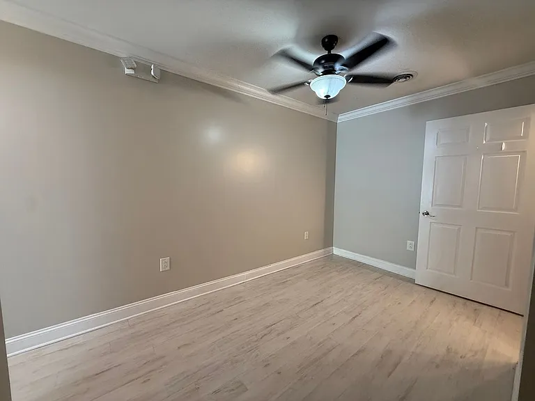 620-646 Lovers Ln — Photo 6