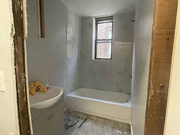 A8D2B490-4BD4-42E1-8389-A6062BBC2E9A