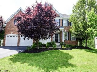 8 Crestview Dr, Clinton, NJ 08809