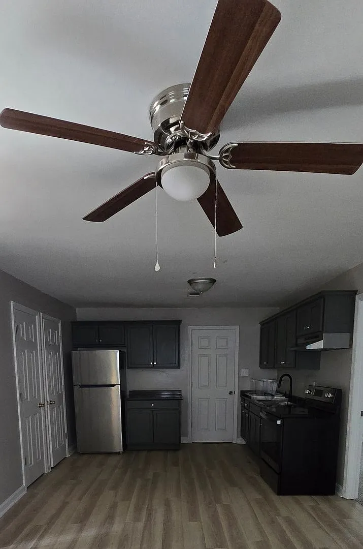 2020 Agnes Street — Photo 2