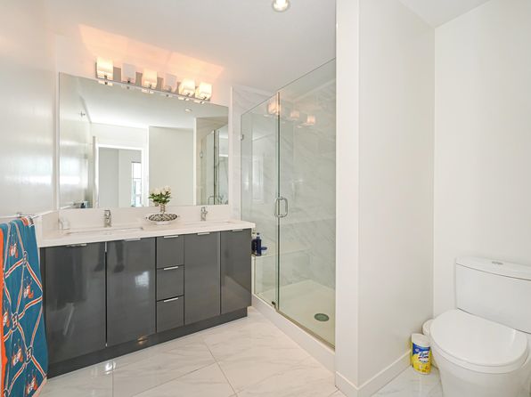 2 bedroom rental in Surrey — photo 19