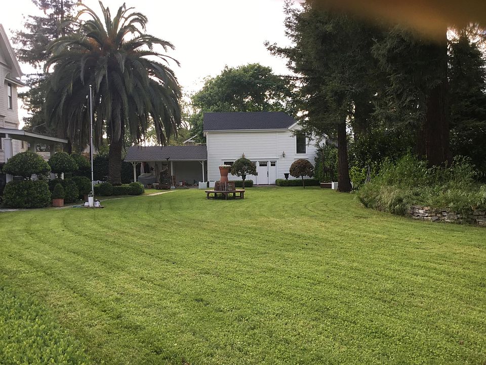 Renovated Carriage House on historic McDonald Avenue
