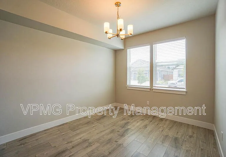2928 NW 16th St — Photo 5