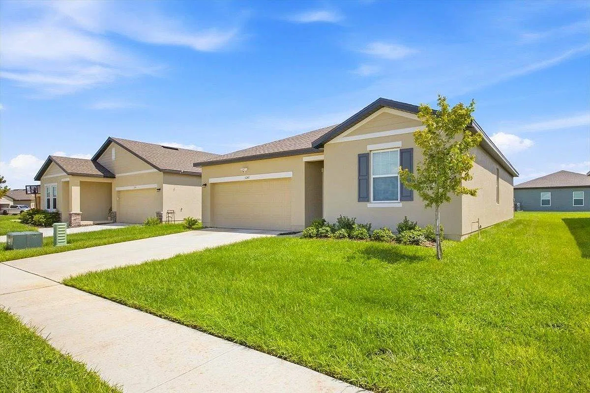 3 bed, 2.0 bath, 3668 sqft, $2,050 — Photo 3