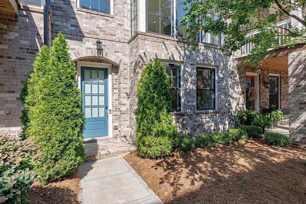 4 bed, 4.5 bath, 3137 sqft, $5,400 — Photo 2