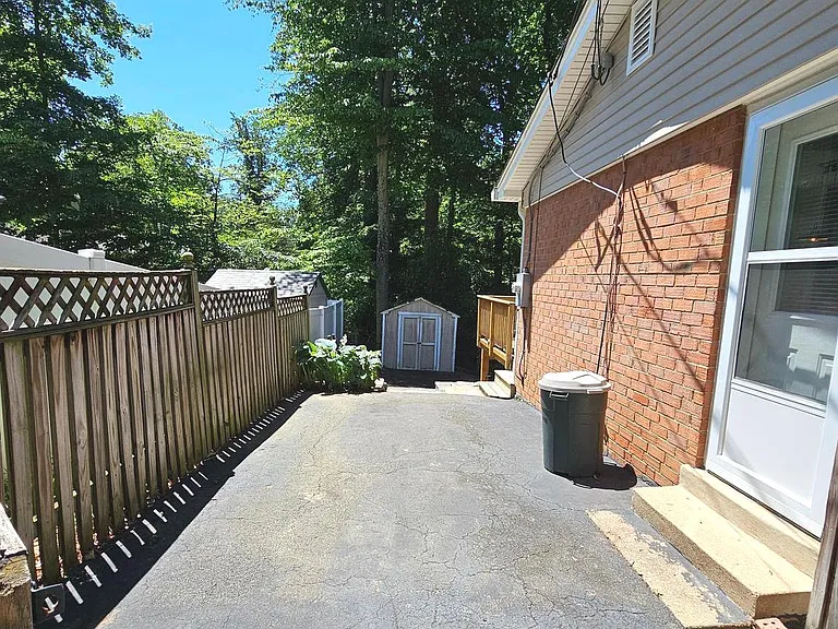8925 Falling Creek Ct — Photo 4
