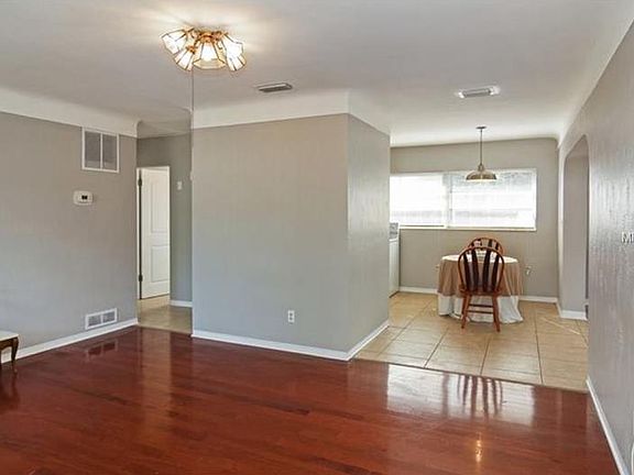 3rd image of 860 64th Ave S