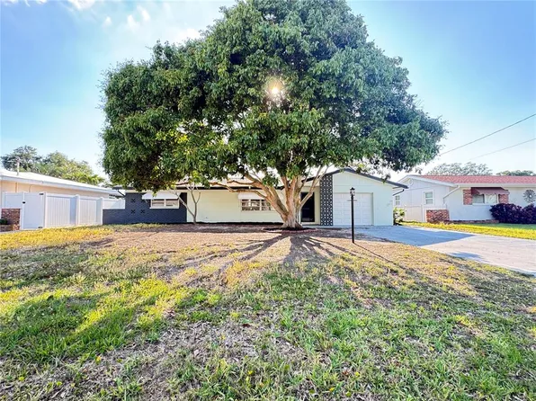 8484 120th St, Seminole, FL 33772