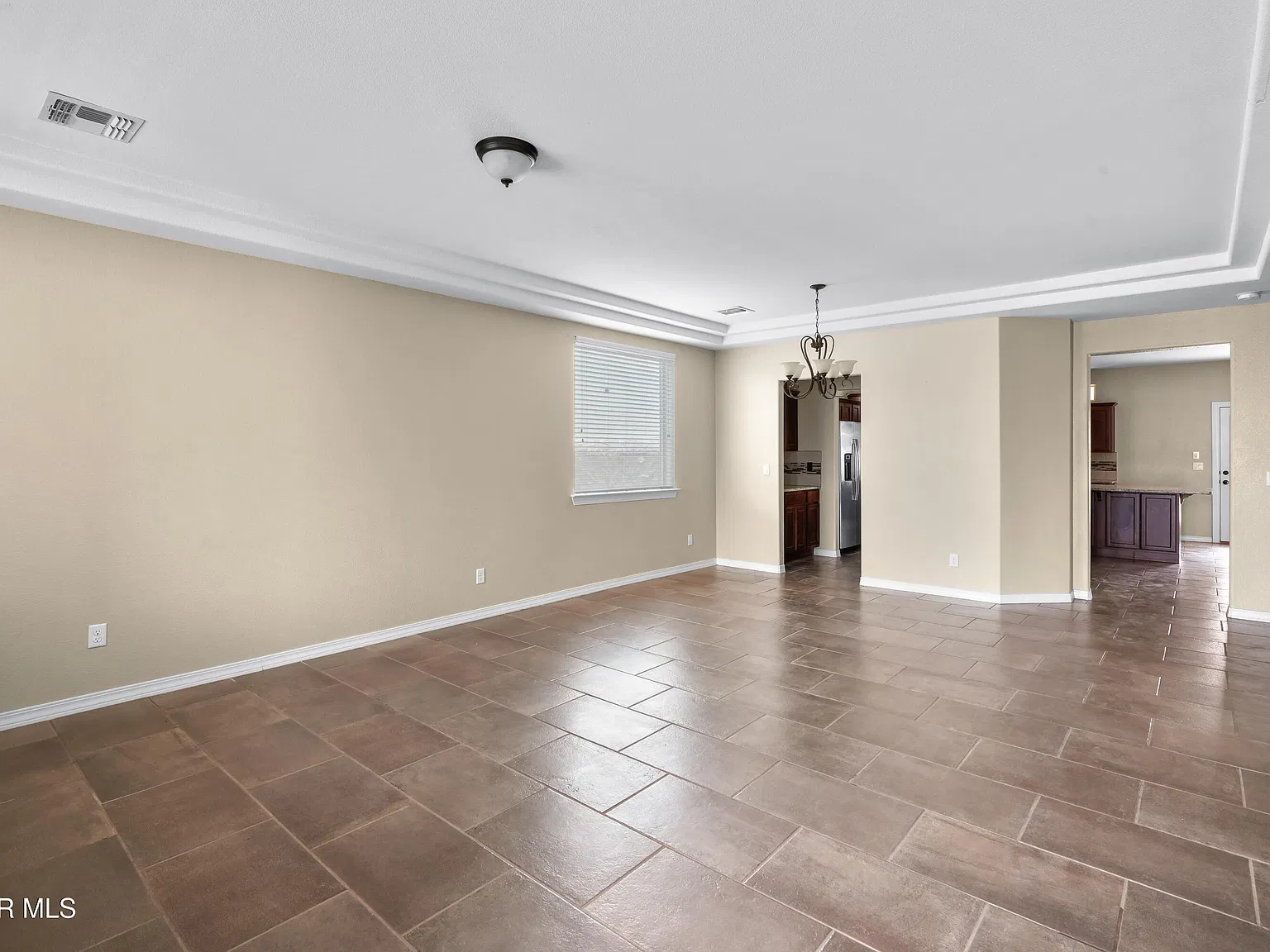 4 bed, 2.5 bath, 3173 sqft, $2,400 — Photo 4