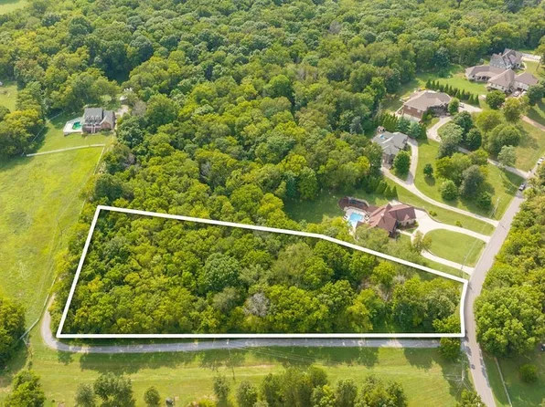 319 Hunters Ln, Hendersonville, TN 37075