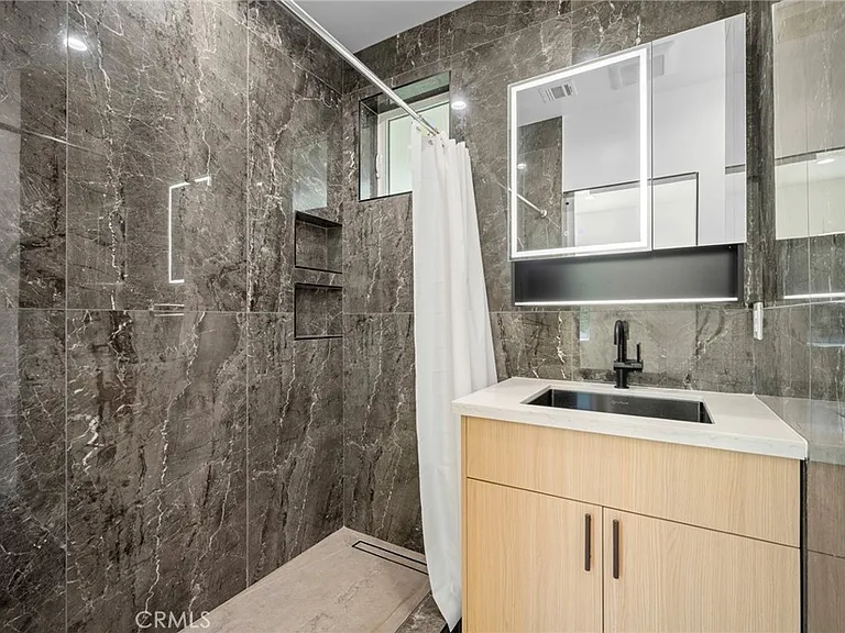 14298 Van Nuys Blvd — Photo 16