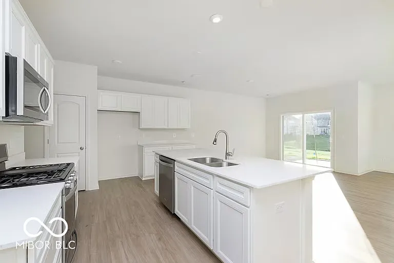 18661 Moray St — Photo 2