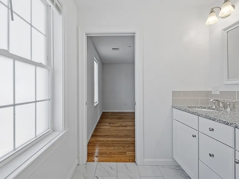 27 Mill St #D — Photo 16