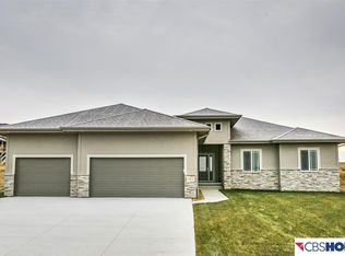 7915 S 194th St, Gretna, NE 68028