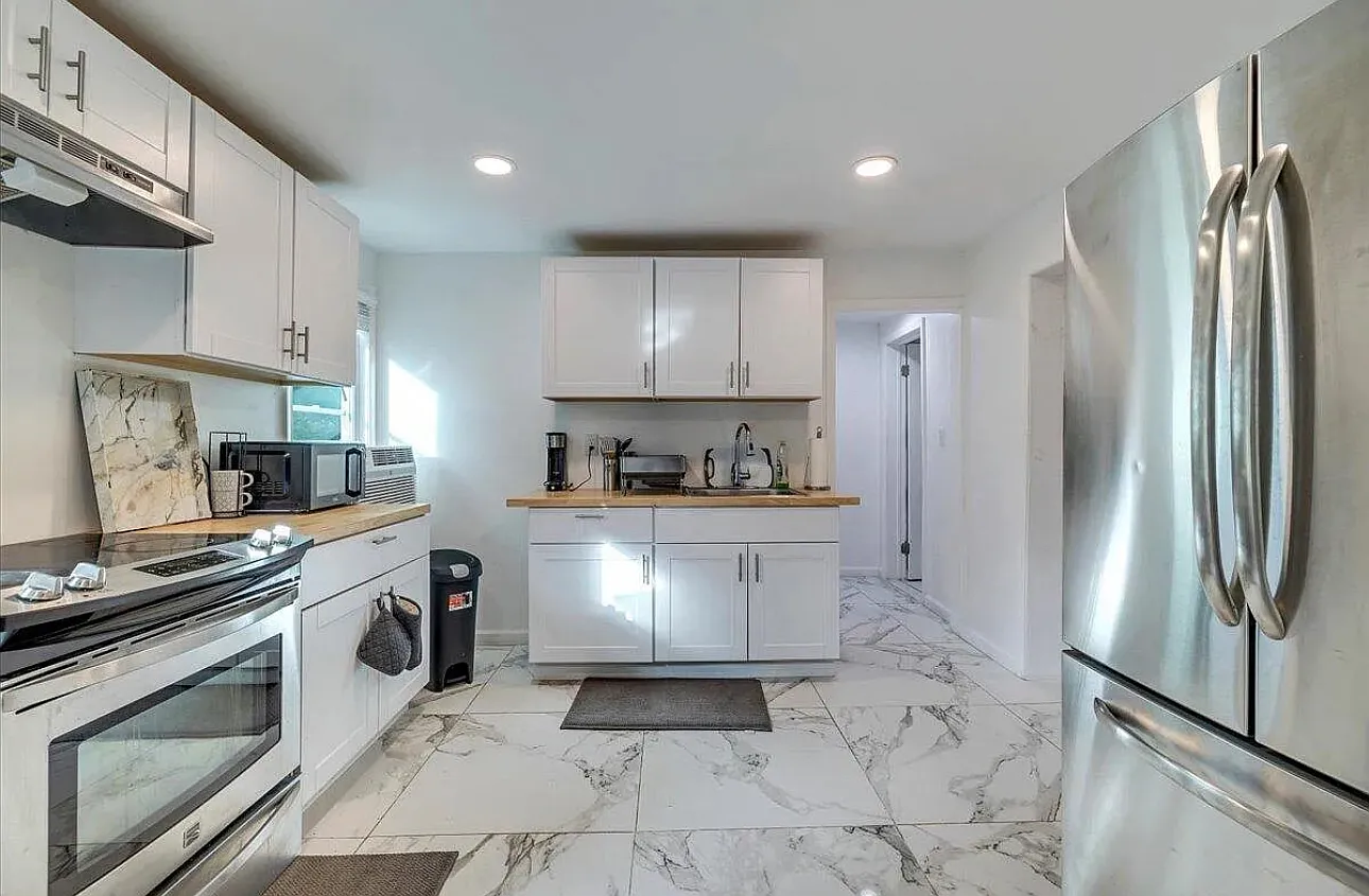 230 State St — Photo 1